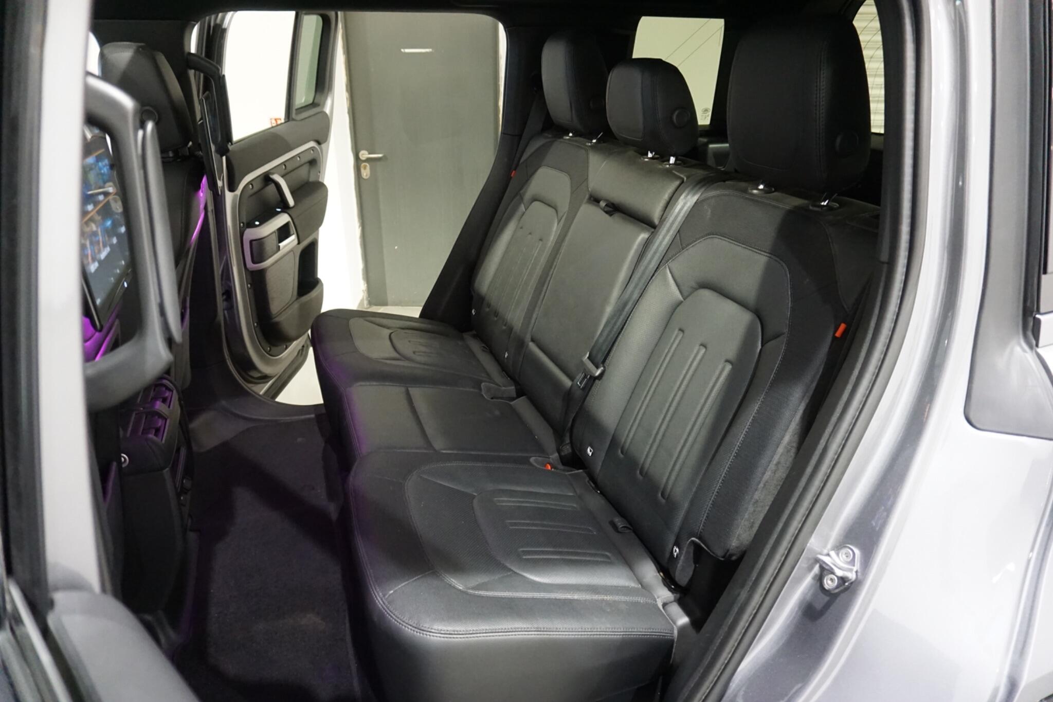 Land Rover Defender 110 3.0 D250 MHEV X-Dynamic SE SUV 5dr Diesel Auto 4WD Euro 6 (s/s) (250 ps)